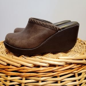 Volatile Brown Leather Mule Clog Wedge Ronnie Size 6 Slip On
